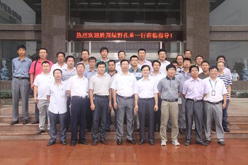 山东胜邦绿野化学考察团来ug环球参观