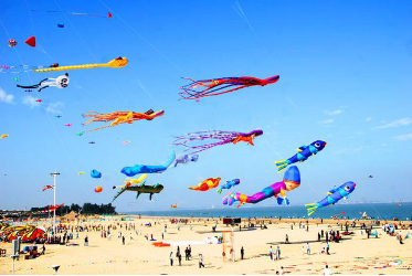 放飞梦想——山东ug环球员工参加国际风筝会