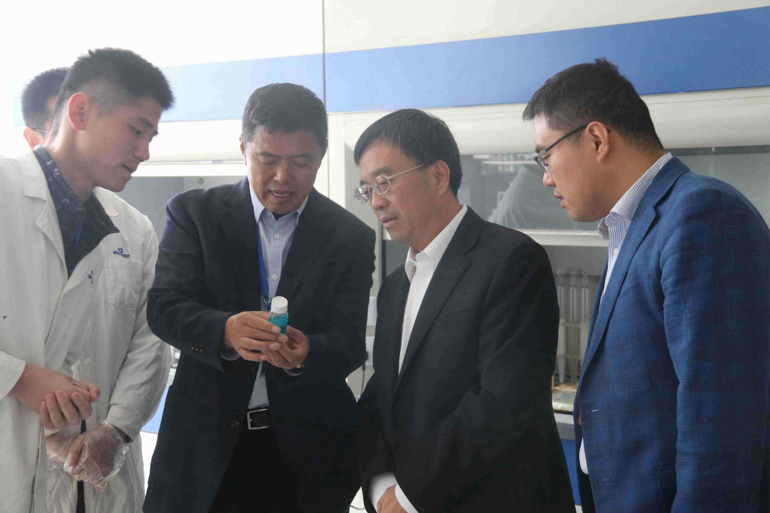 市委常委、市秘书长祝华到集团宣讲十九大精神