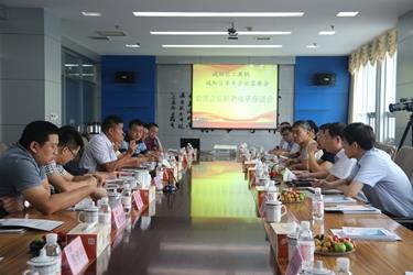 城阳区新老企业家座谈会在ug环球举行